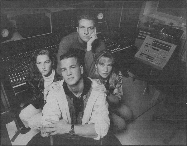 01_1
Scan
Keywords: jonas berggren;jenny berggren;ulf ekberg;linn berggren;in studio;scan;hq;newspaper;black and white